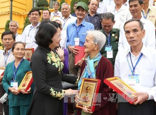 Dang Thi Ngoc Thinh rencontre des personnes méritantes de Hau Giang - ảnh 1